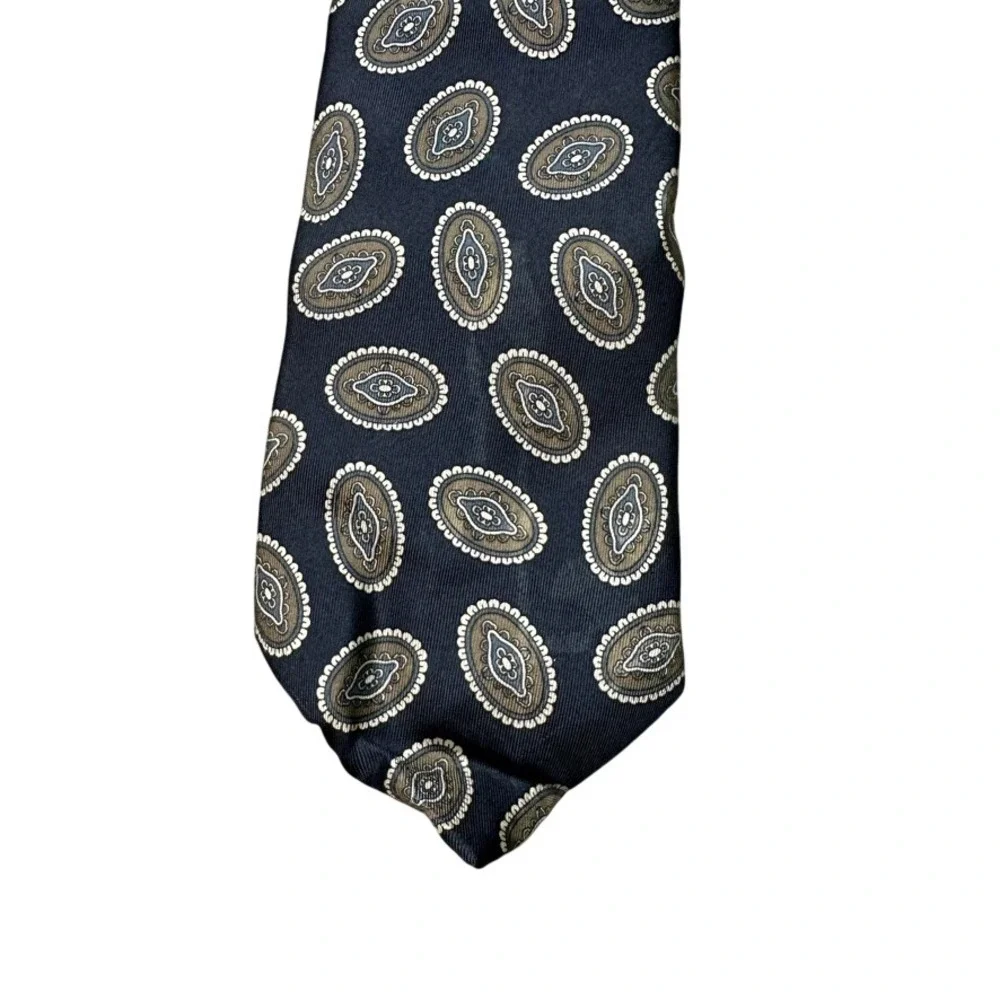 Bill Blass Mens Silk Tie Navy Blue Tan Geometric Medallion Classic Necktie 57in